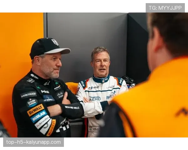 冠军赛终场哨响，球员泪洒赛场写下难忘瞬间，冠军被推出赛道